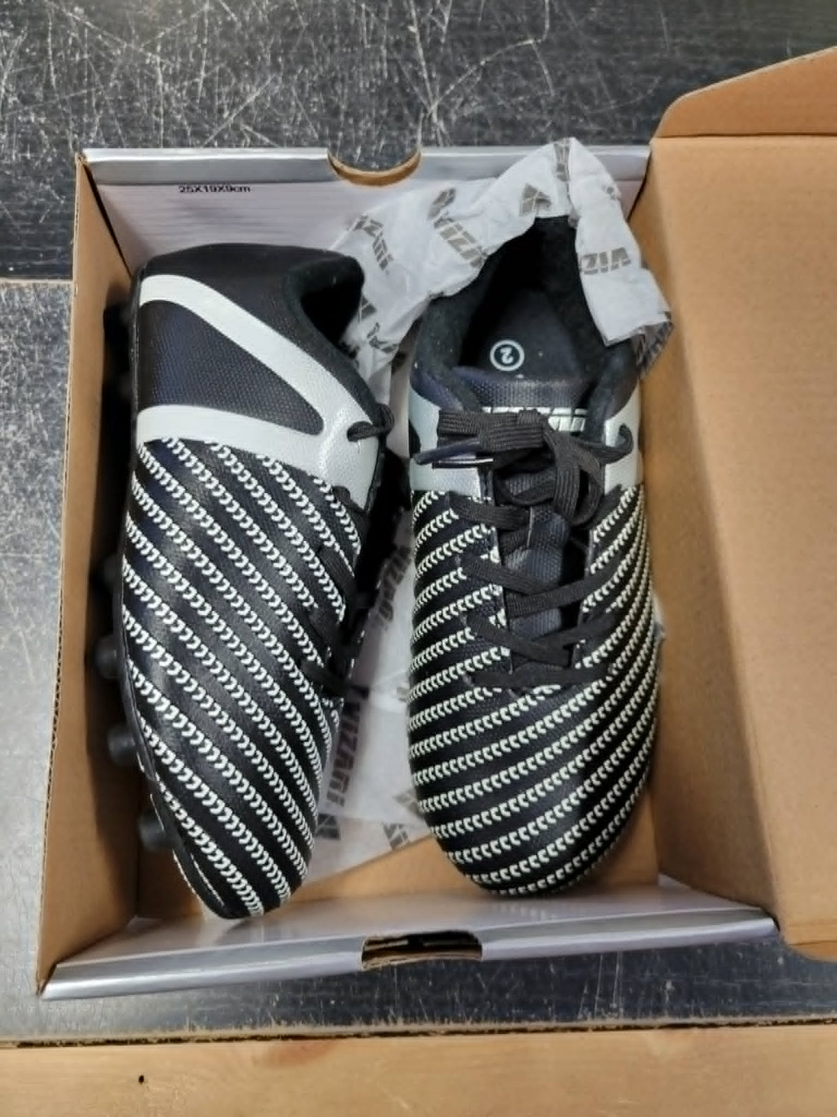 Vizari Youth Soccer Cleats – Black & White